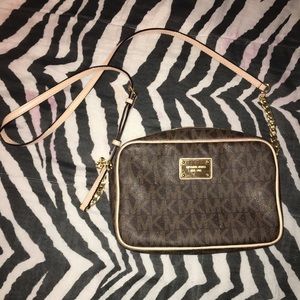 Michael kors crossbody purse